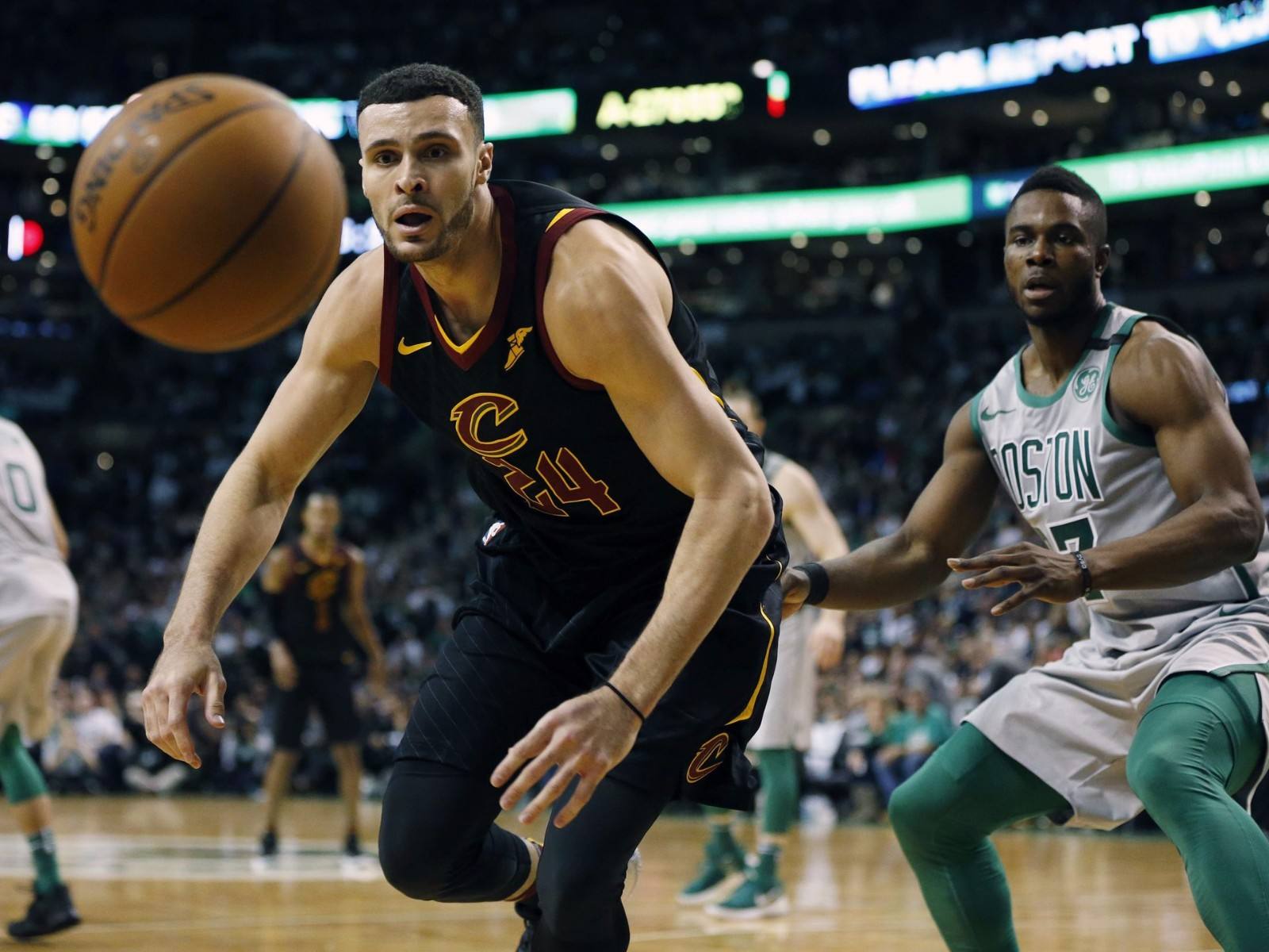  JackeyLove关键节点精彩发挥，湖人带队取胜！